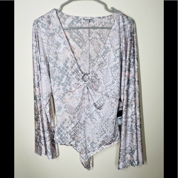 {NWT} Guess Snake Print Bodysuit XL Gray - Picture 6 of 14